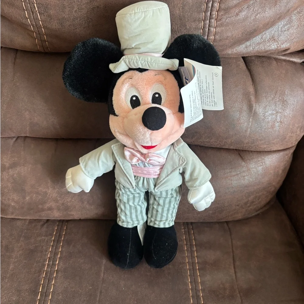 Disney Store 90’s  Mickey Mouse Groom plush‎
